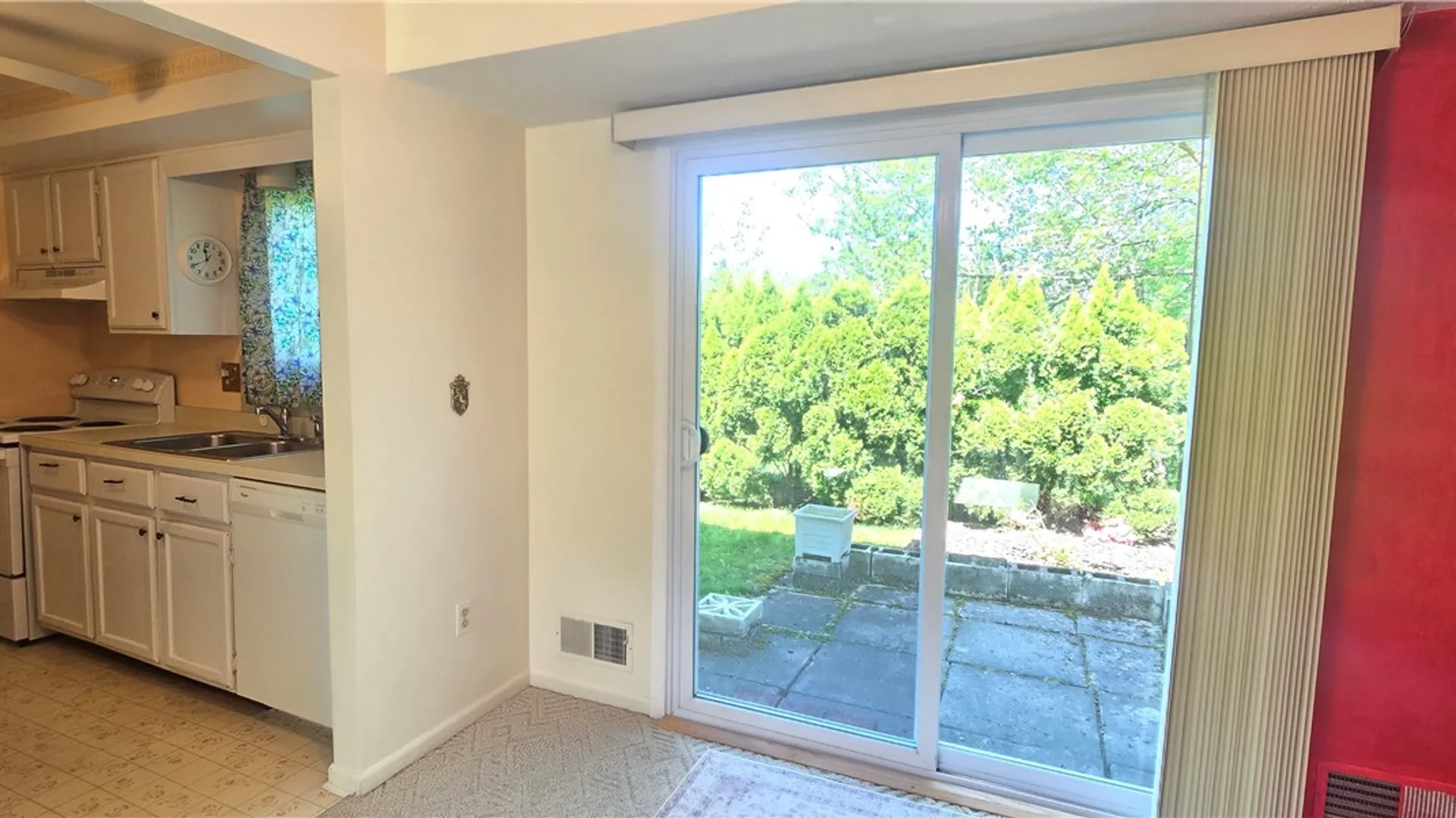 Property at 8 Old Stone Lane, Greece, NY 14615 11