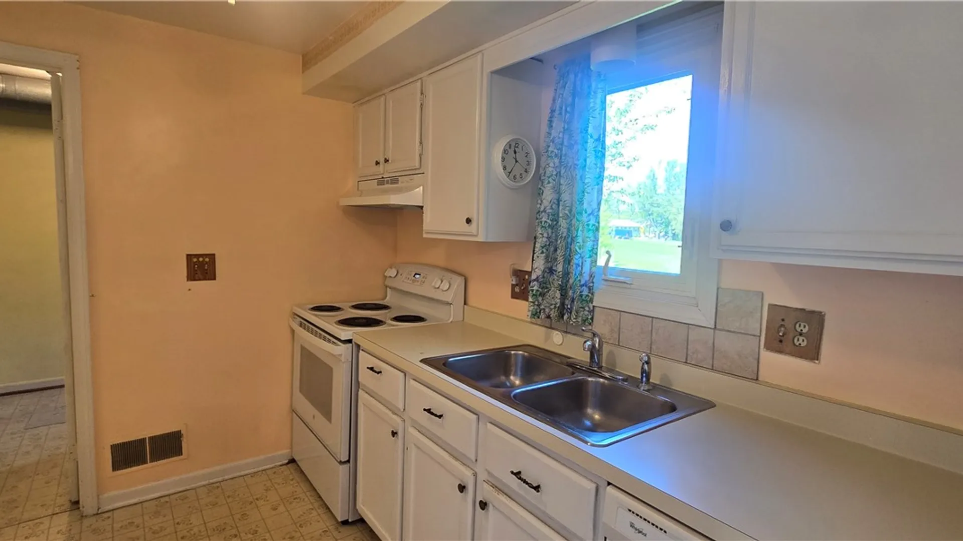 Property at 8 Old Stone Lane, Greece, NY 14615 12