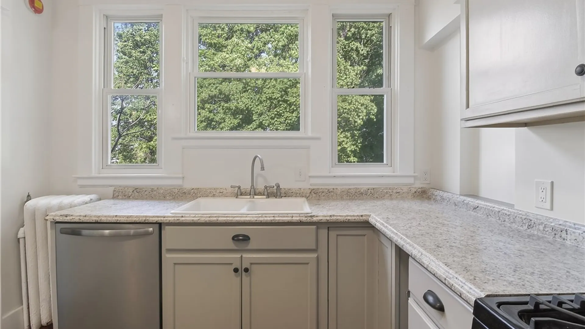 Property at 16 Huntington Place, New Hartford, NY 13413 12