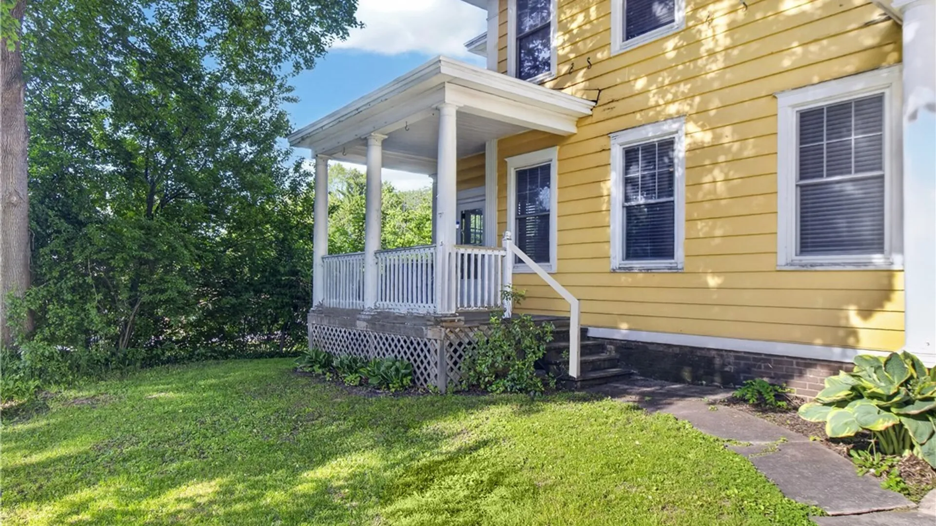 Property at 16 Huntington Place, New Hartford, NY 13413 2