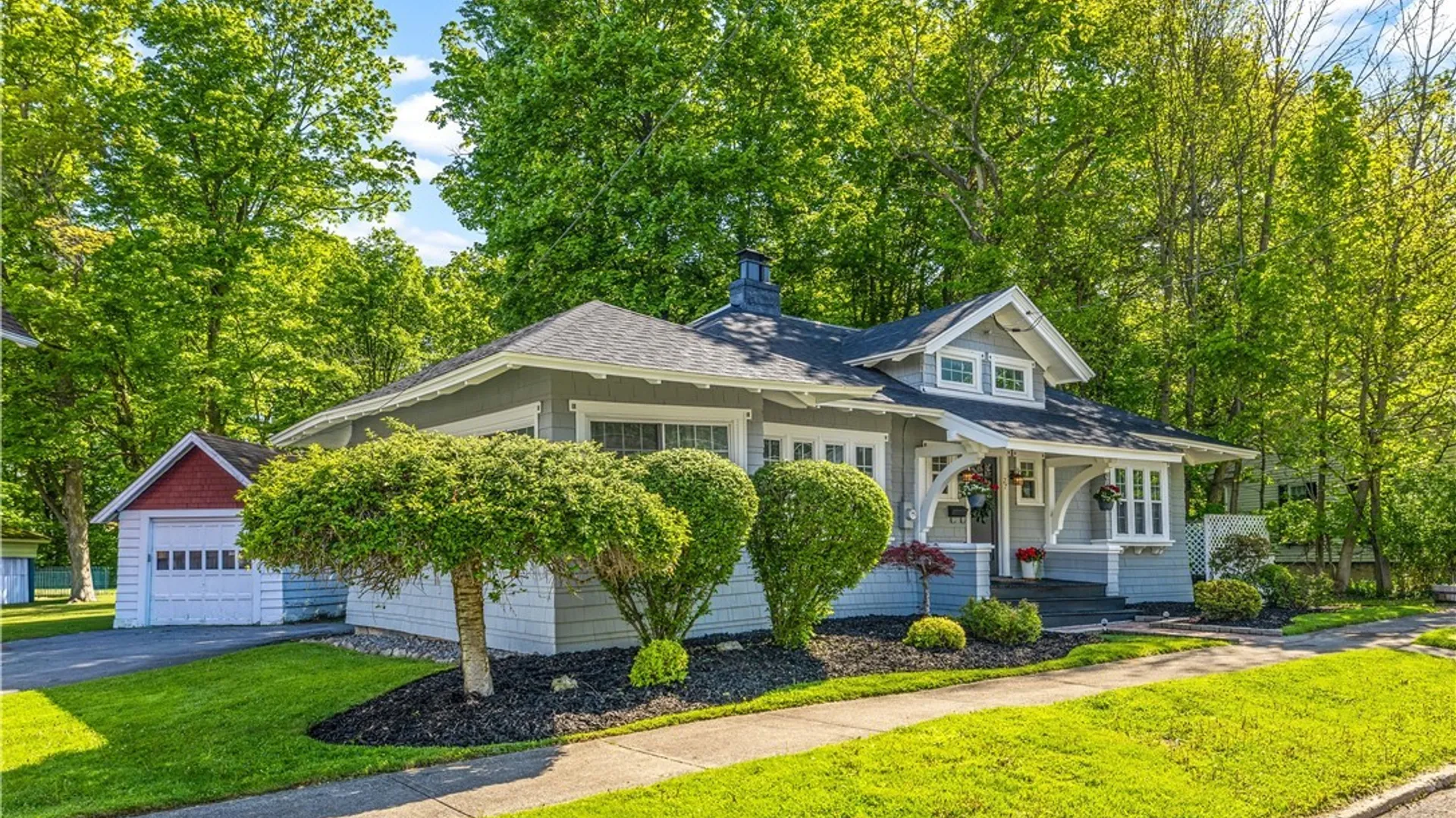 Property at 27 Beverly Place, Utica, NY 13501 2