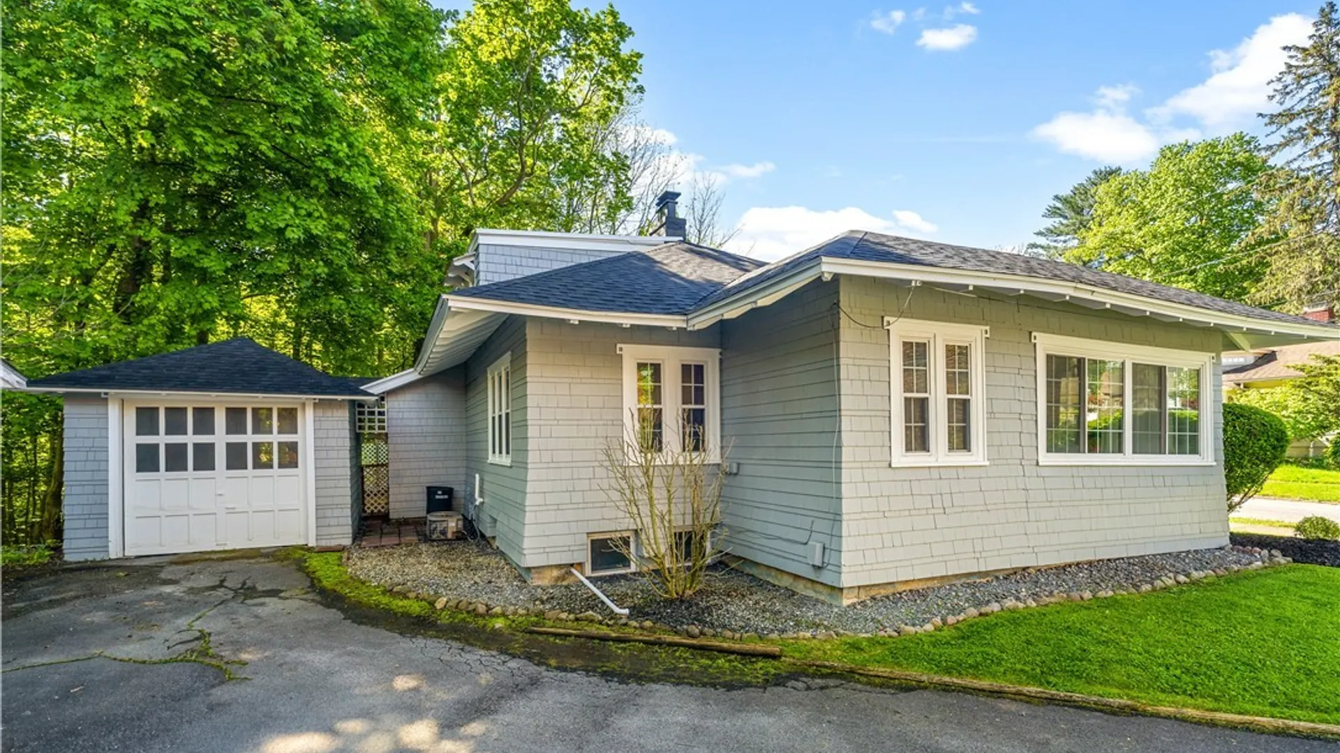 Property at 27 Beverly Place, Utica, NY 13501 3