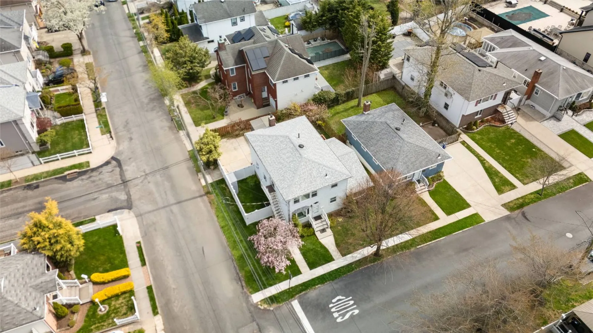 Property at 4 cottage avenue, Staten Island, NY 10308 17