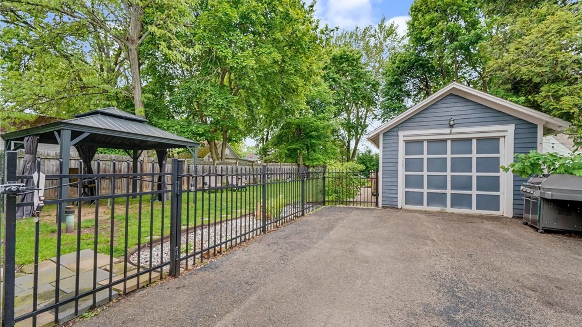 Property at 51 Highland Avenue, Hamburg, NY 14075 4