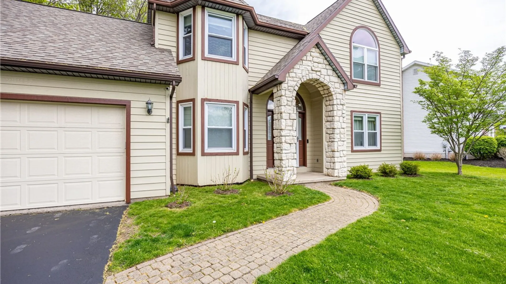 Property at 4 Kerry Hill, Perinton, NY 14450 2