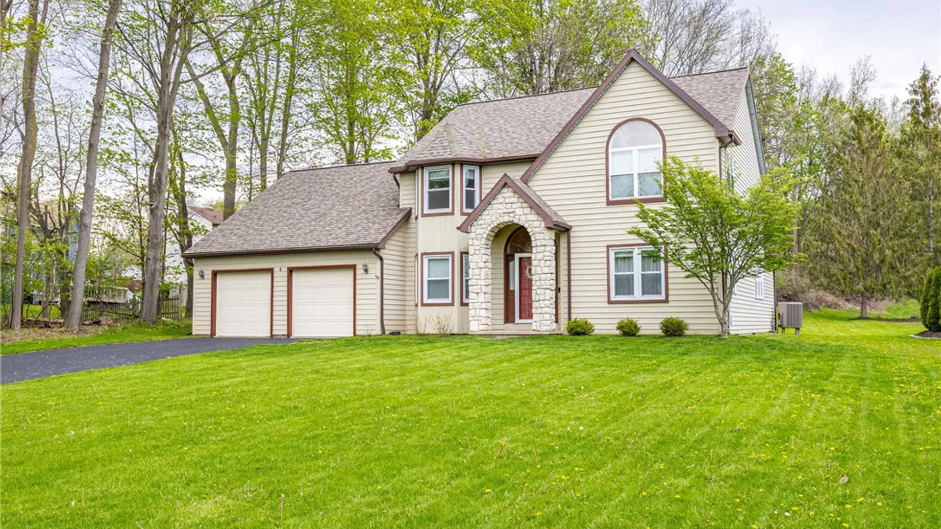 Property at 4 Kerry Hill, Perinton, NY 14450 3
