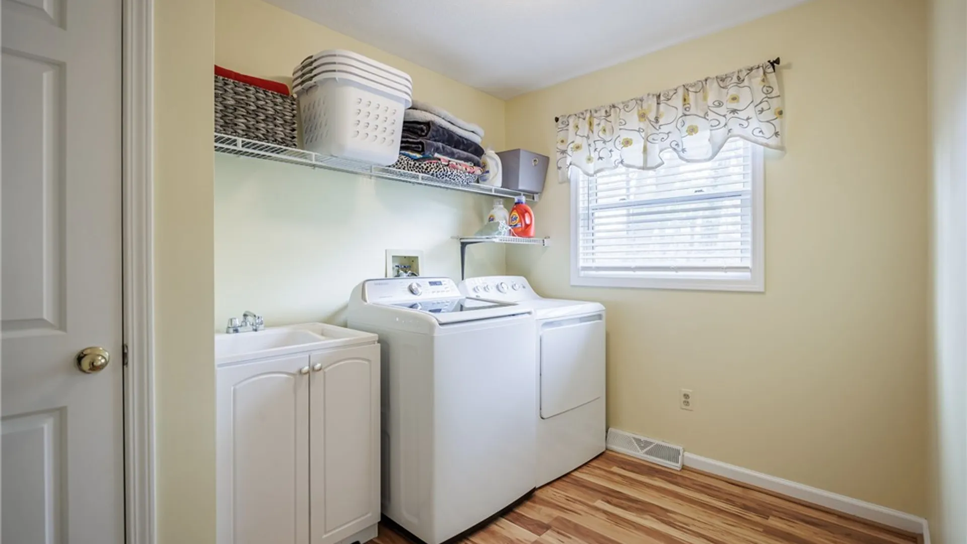 Property at 4 Kerry Hill, Perinton, NY 14450 40