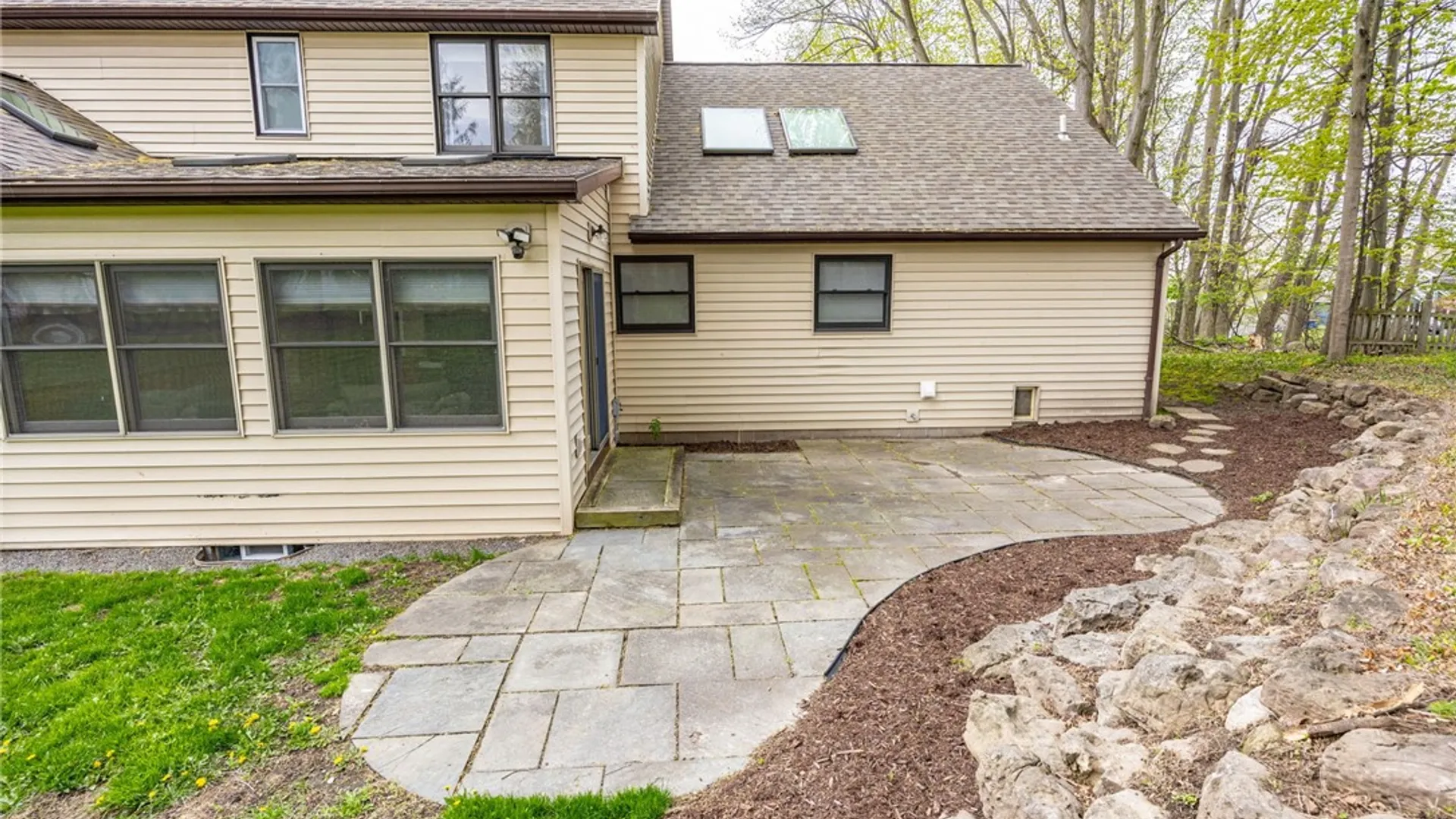 Property at 4 Kerry Hill, Perinton, NY 14450 43