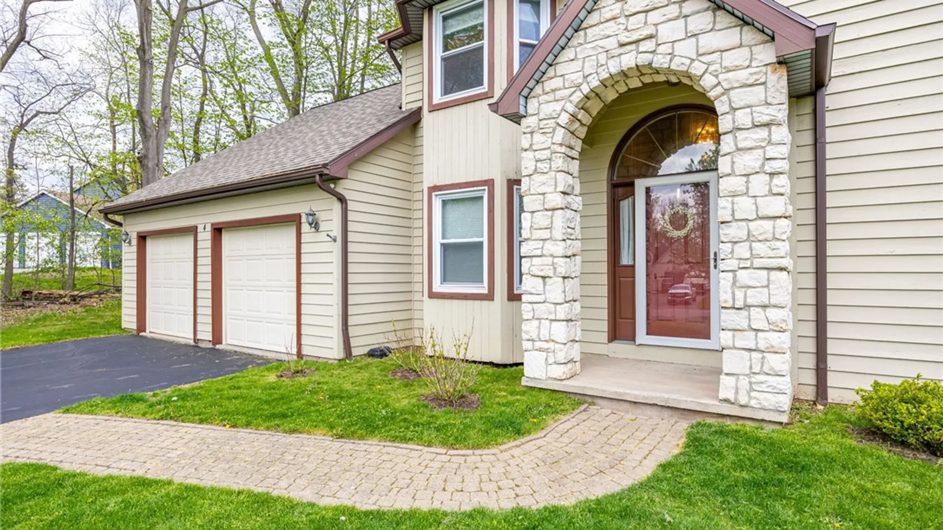 Property at 4 Kerry Hill, Perinton, NY 14450 5