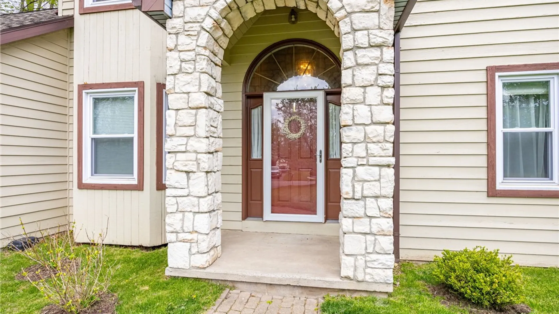 Property at 4 Kerry Hill, Perinton, NY 14450 6