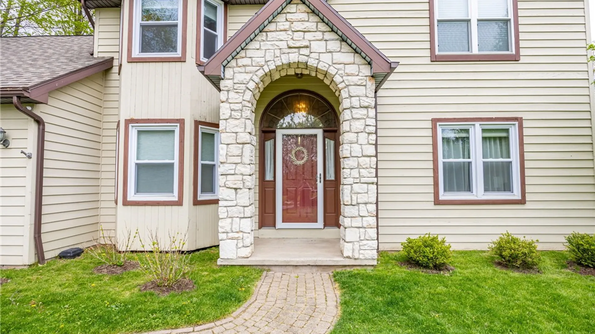 Property at 4 Kerry Hill, Perinton, NY 14450 7