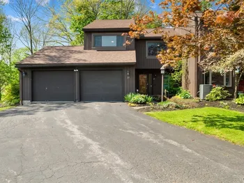 Property at 23 Jarvis Dr, Manlius, NY 13104