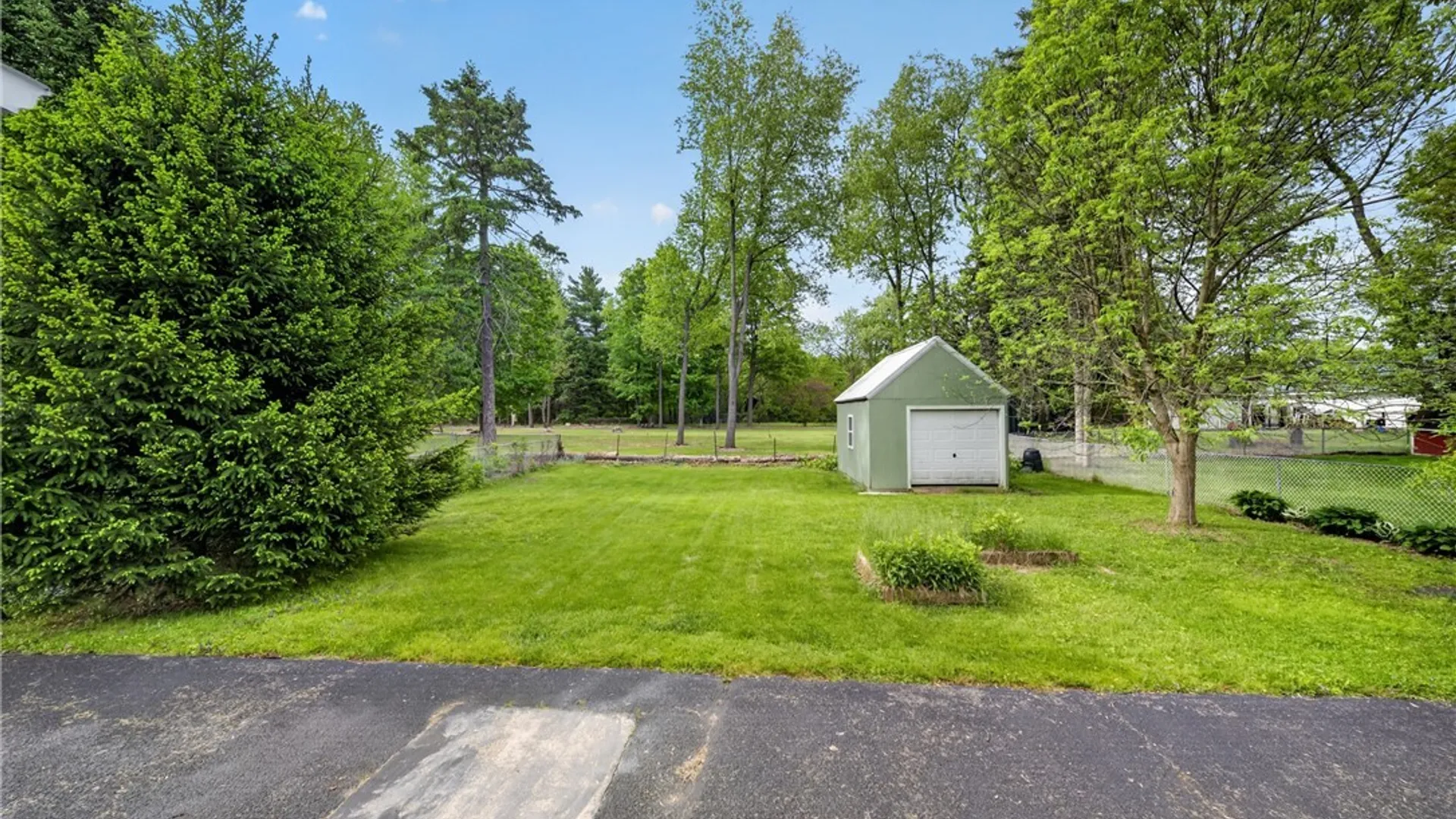 Property at 104 Church Parkway, Cicero, NY 13212 34