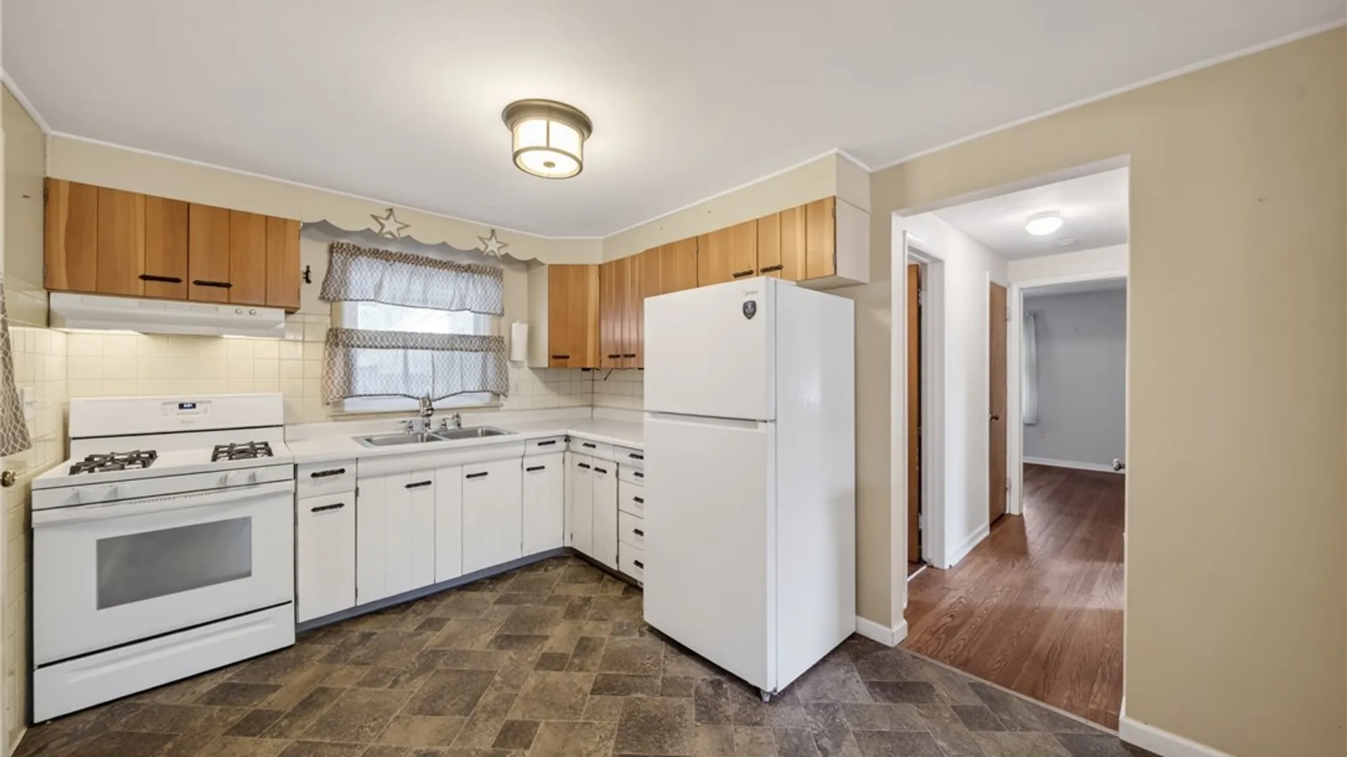 Property at 104 Church Parkway, Cicero, NY 13212 7