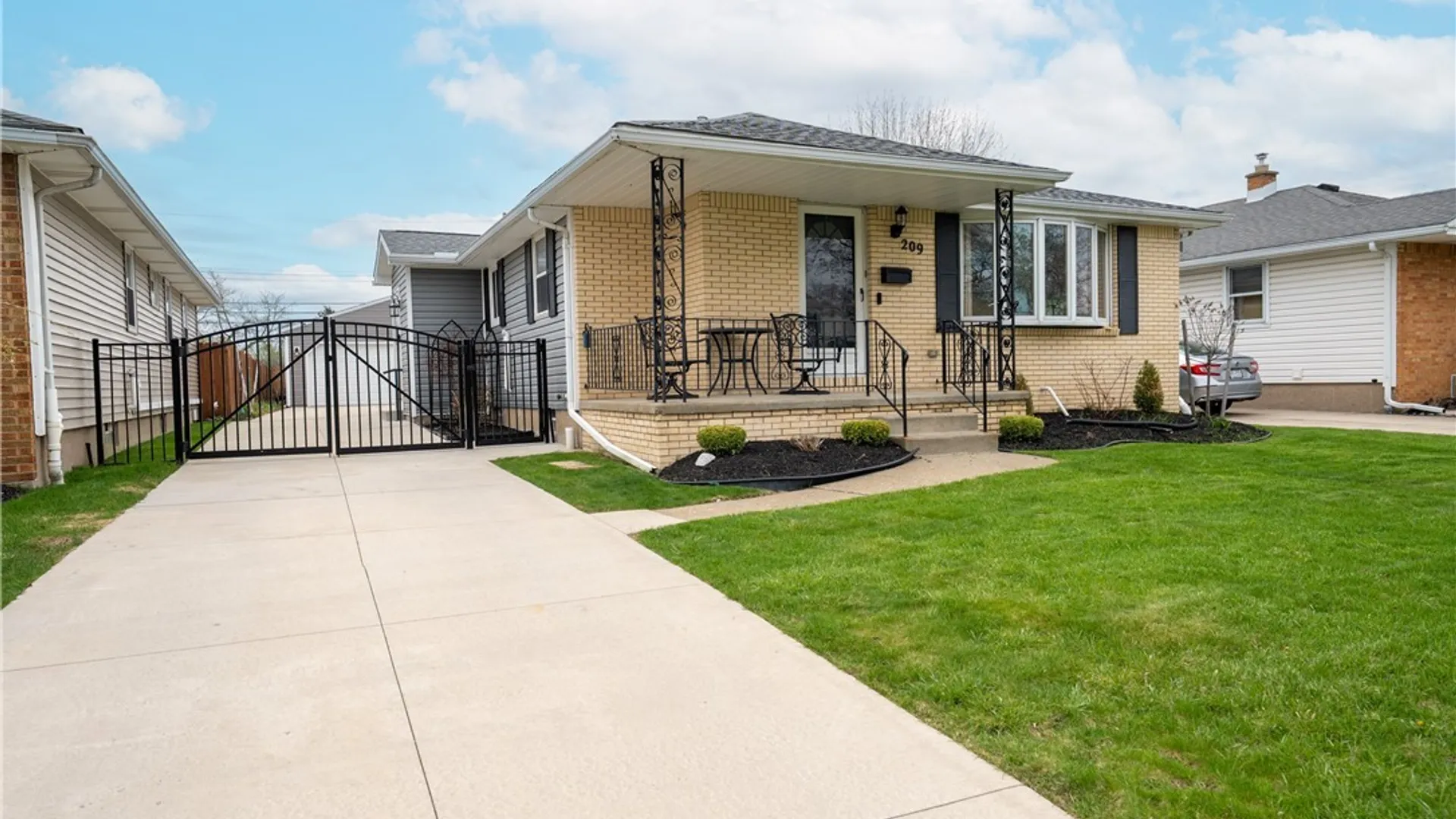 Property at 209 Oakvale Boulevard, Tonawanda, NY 14223 3