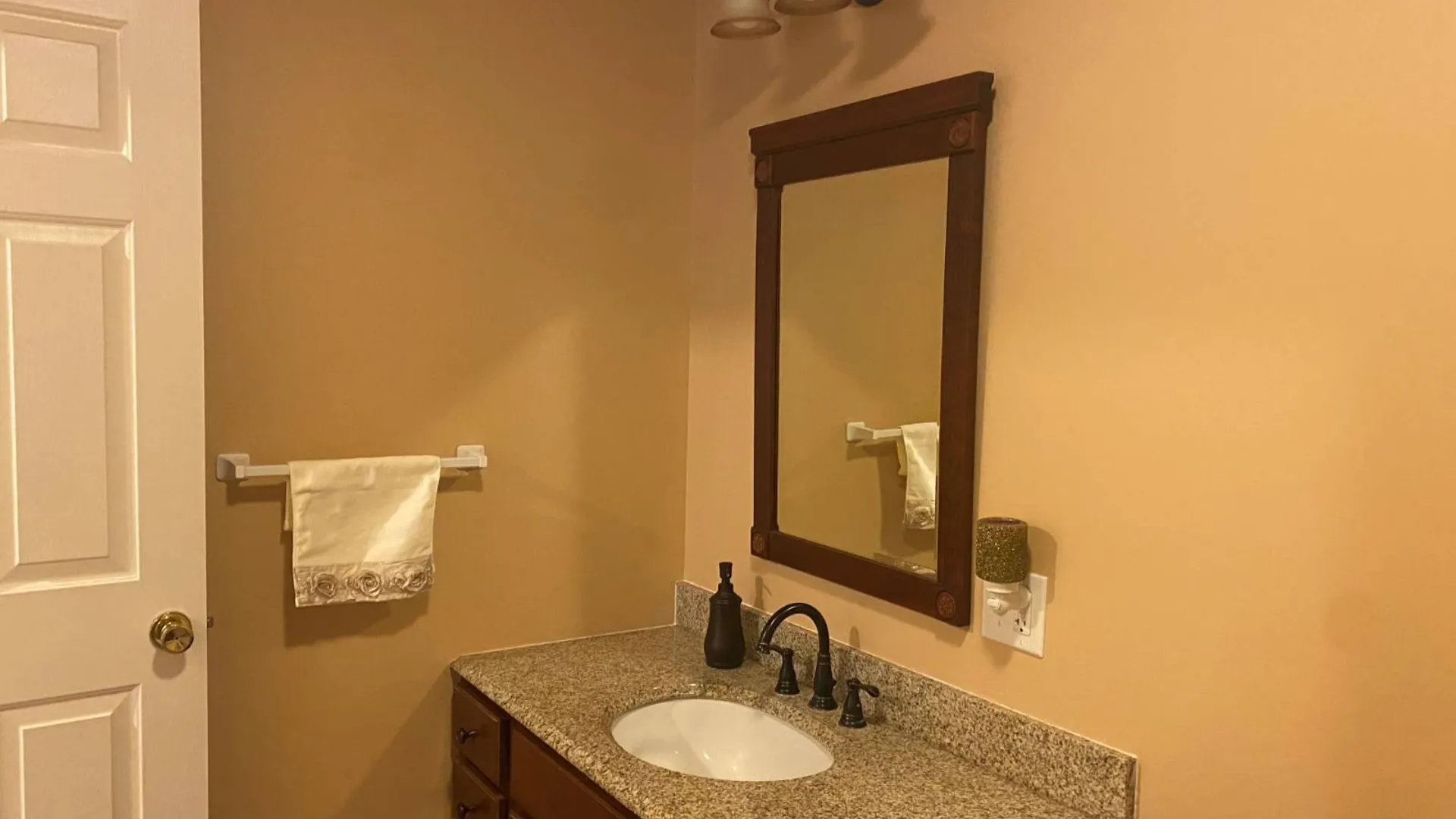 Property at 66 Cobblestone Ct, Schenectady, NY 12306 13