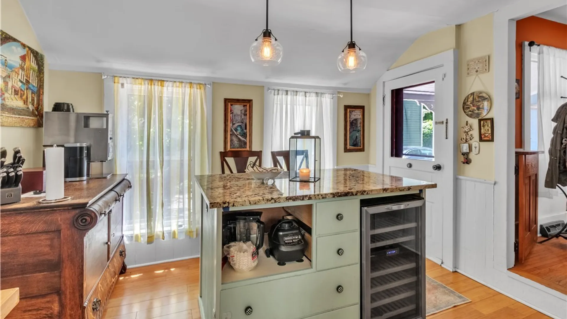 Property at 33 N Ellicott Street, Amherst, NY 14221 7