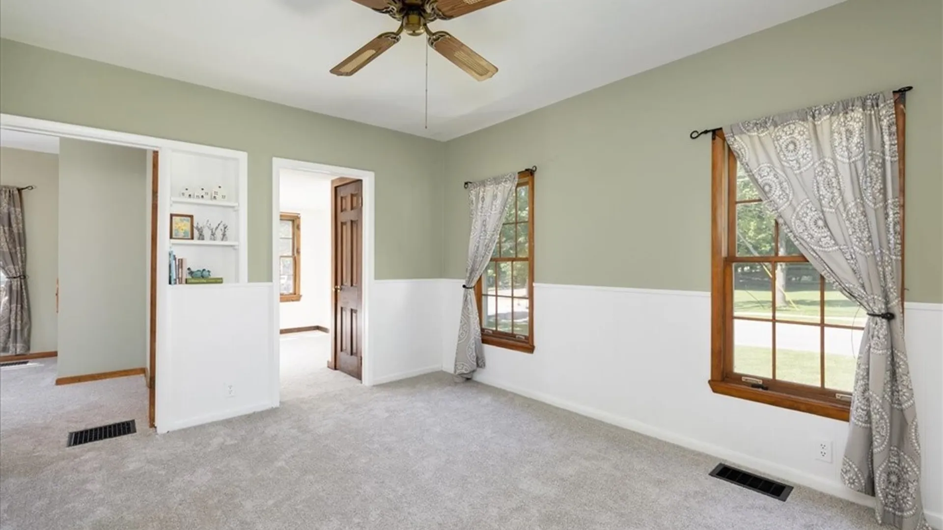 Property at 733 Oakwood Avenue, Aurora, NY 14052 12