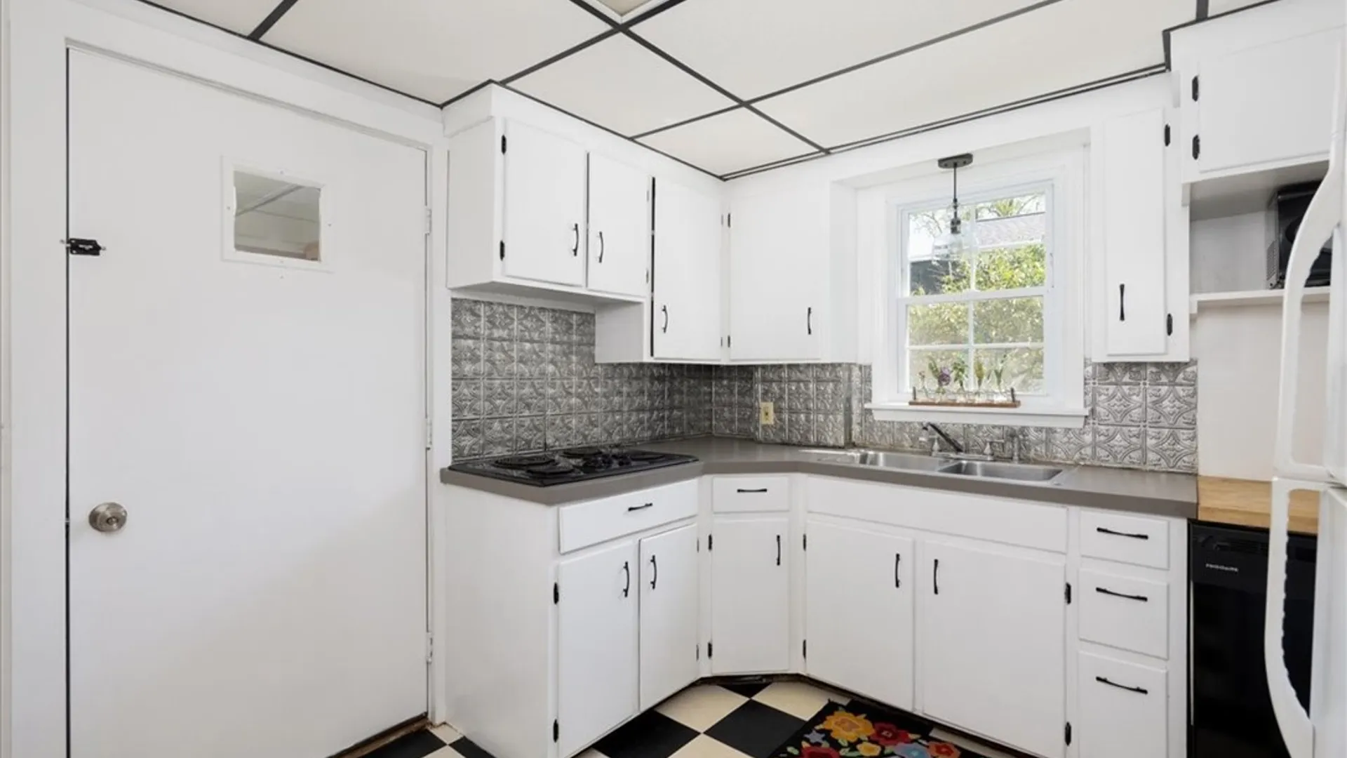 Property at 733 Oakwood Avenue, Aurora, NY 14052 13