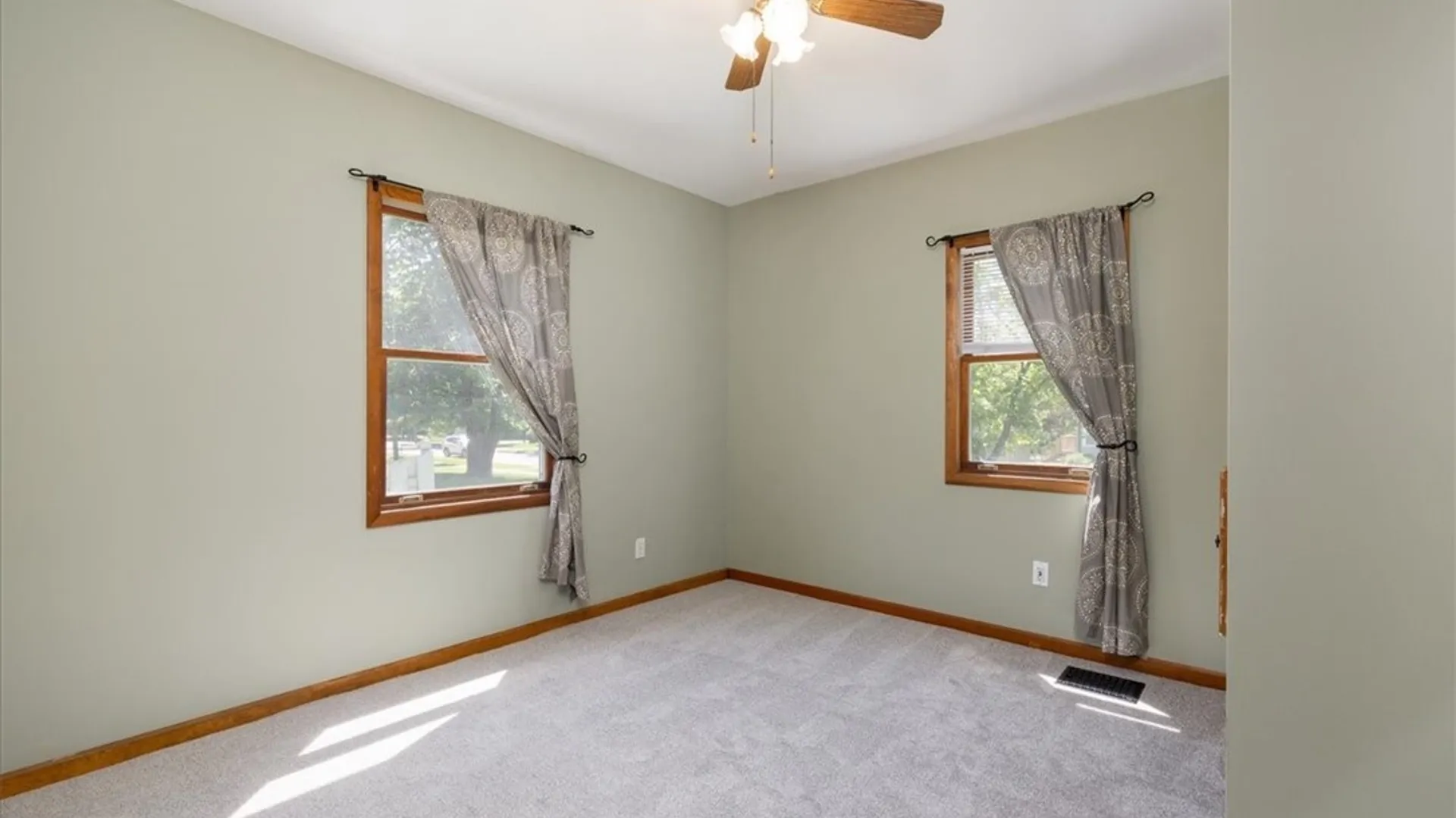 Property at 733 Oakwood Avenue, Aurora, NY 14052 15