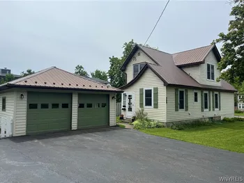 Property at 733 Oakwood Avenue, Aurora, NY 14052