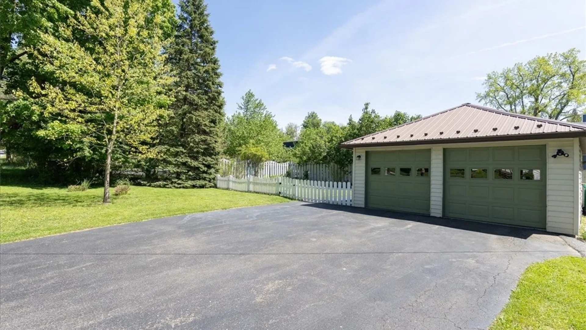 Property at 733 Oakwood Avenue, Aurora, NY 14052 21