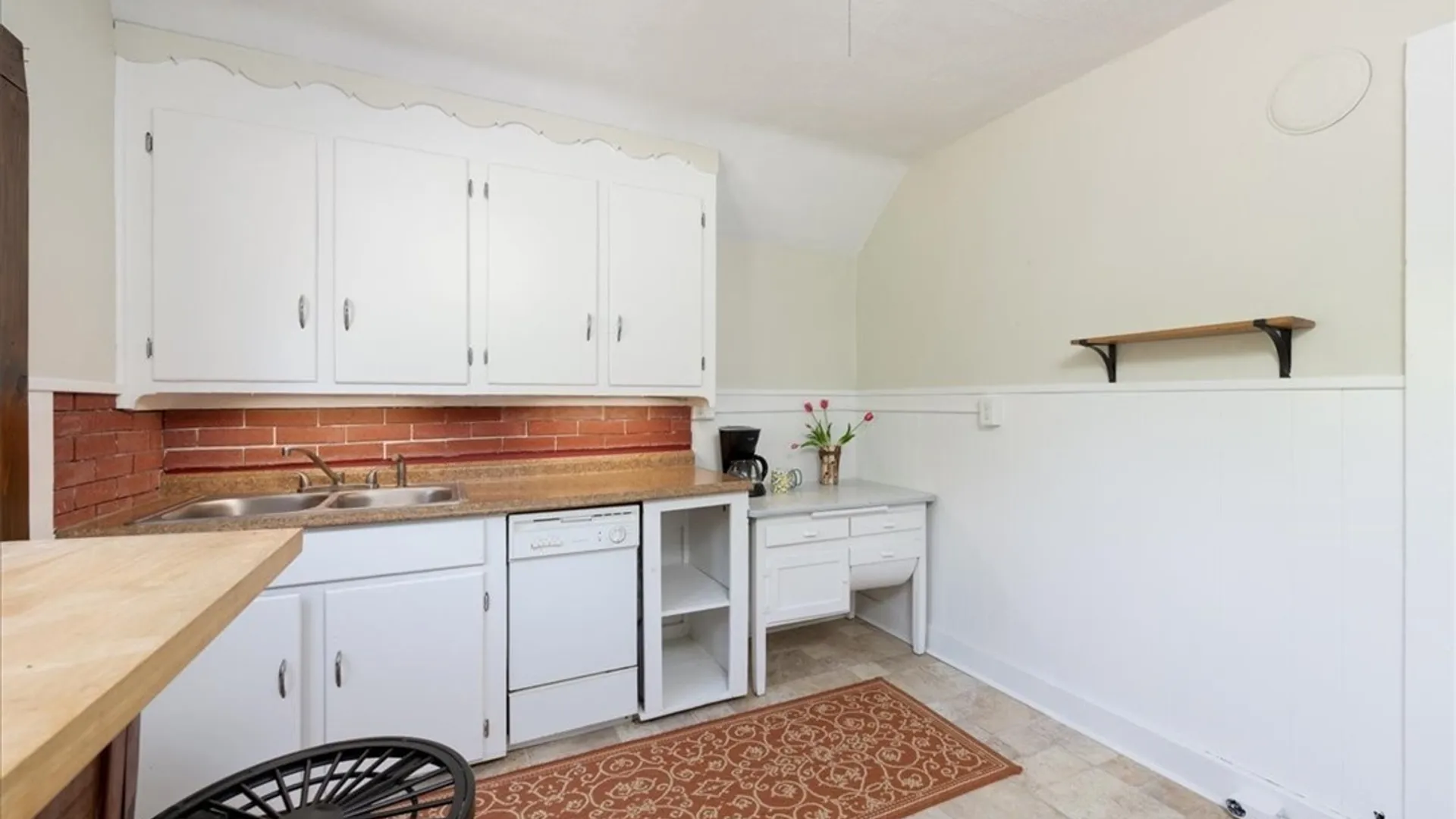 Property at 733 Oakwood Avenue, Aurora, NY 14052 6