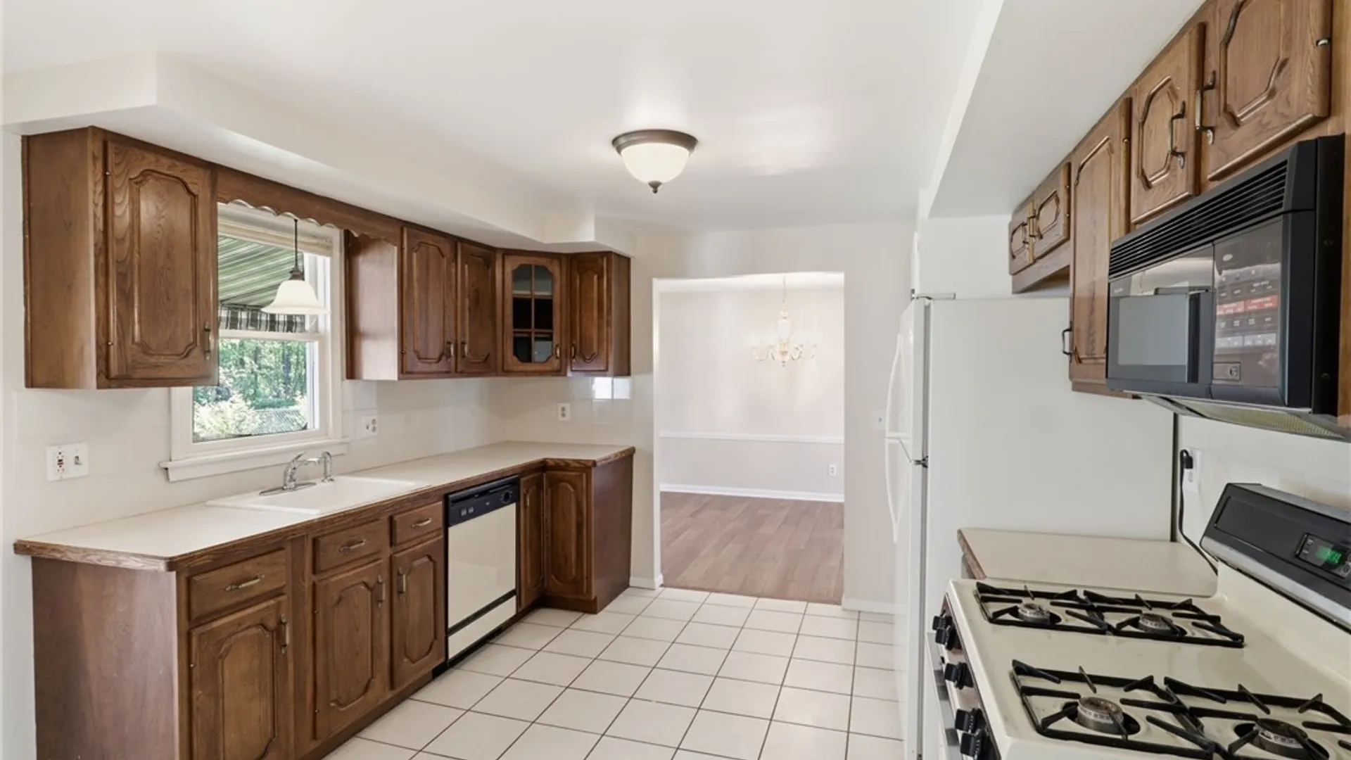 Property at 274 Fareway Lane, Grand Island, NY 14072 12