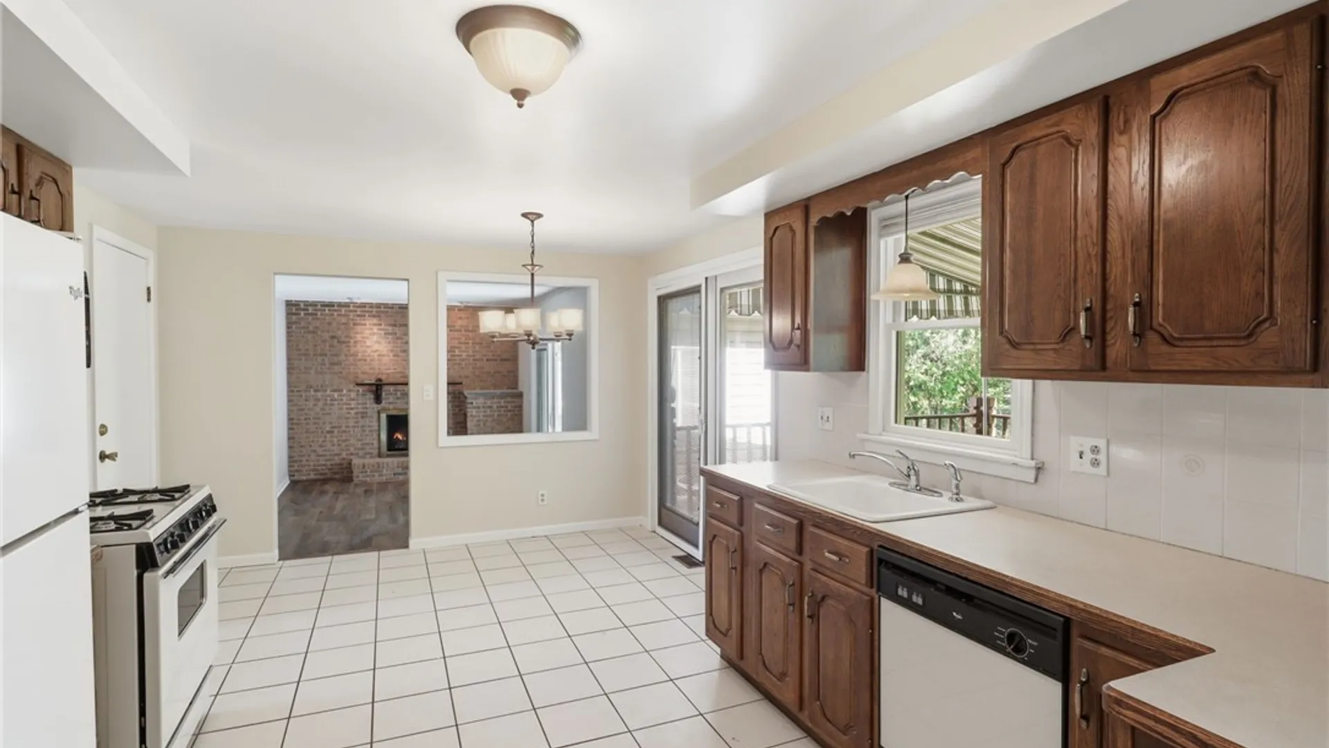 Property at 274 Fareway Lane, Grand Island, NY 14072 13