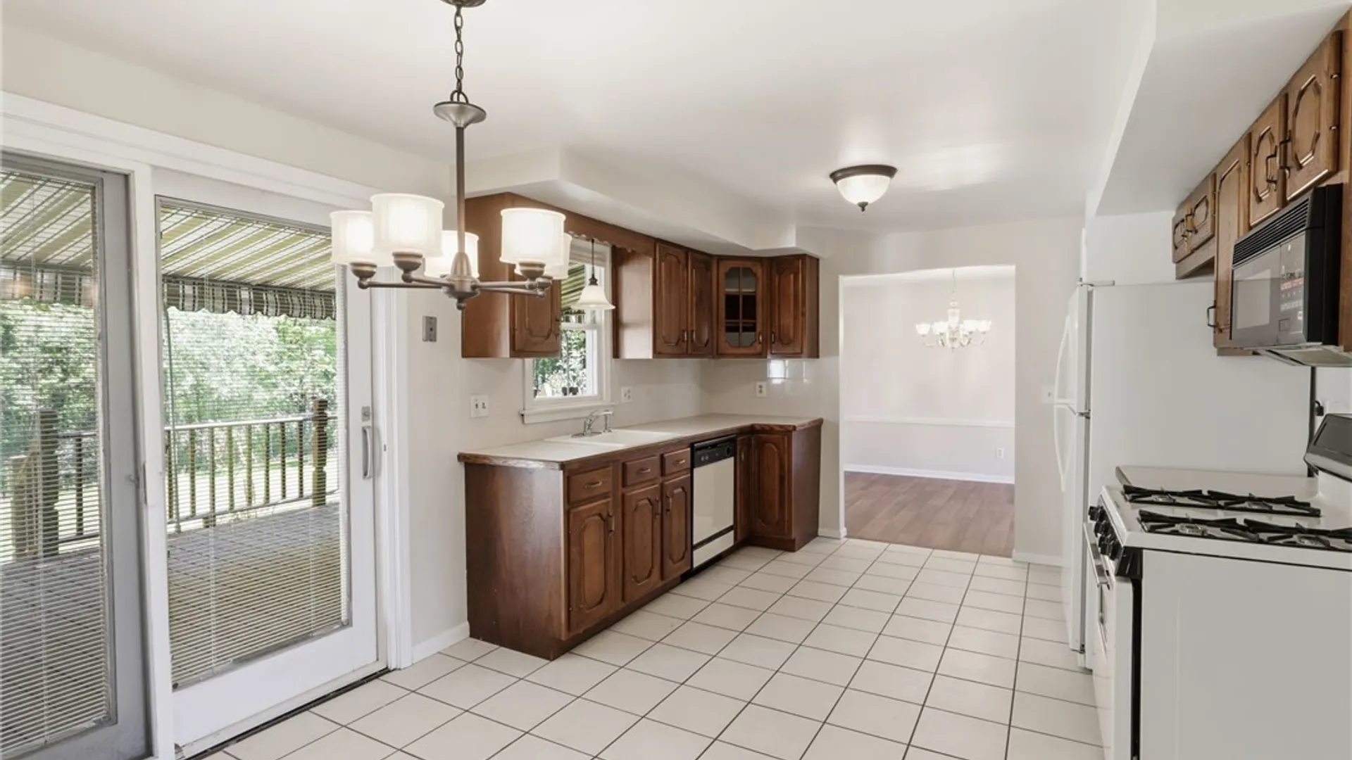 Property at 274 Fareway Lane, Grand Island, NY 14072 17