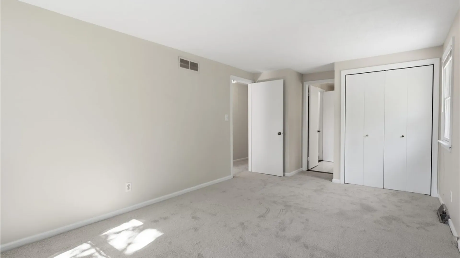 Property at 274 Fareway Lane, Grand Island, NY 14072 27
