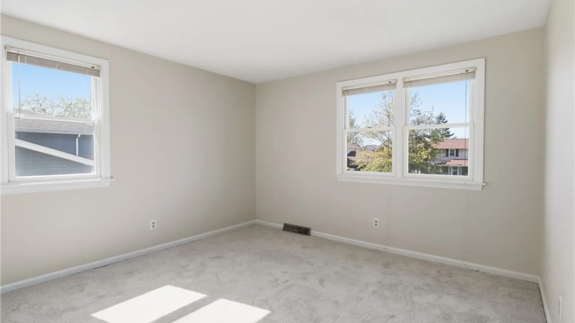 Property at 274 Fareway Lane, Grand Island, NY 14072 28
