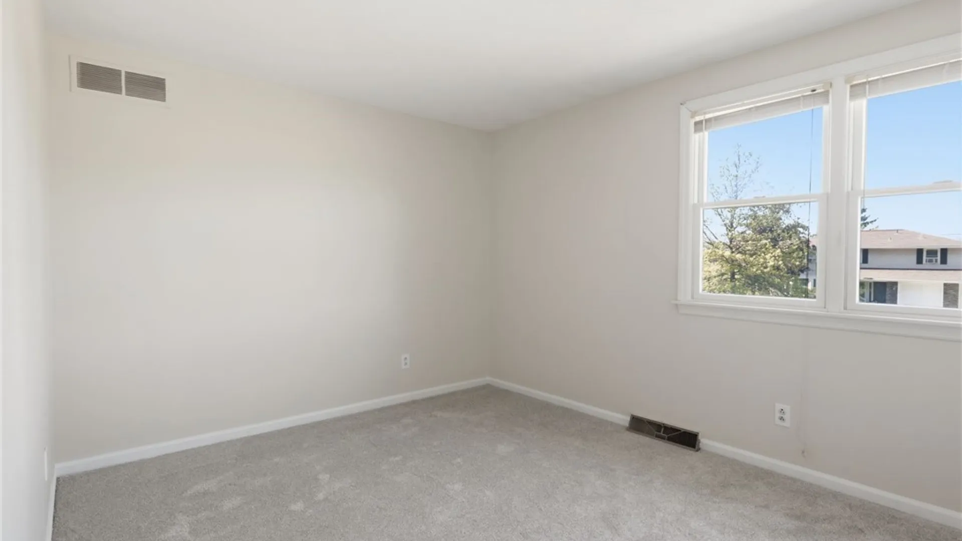 Property at 274 Fareway Lane, Grand Island, NY 14072 30