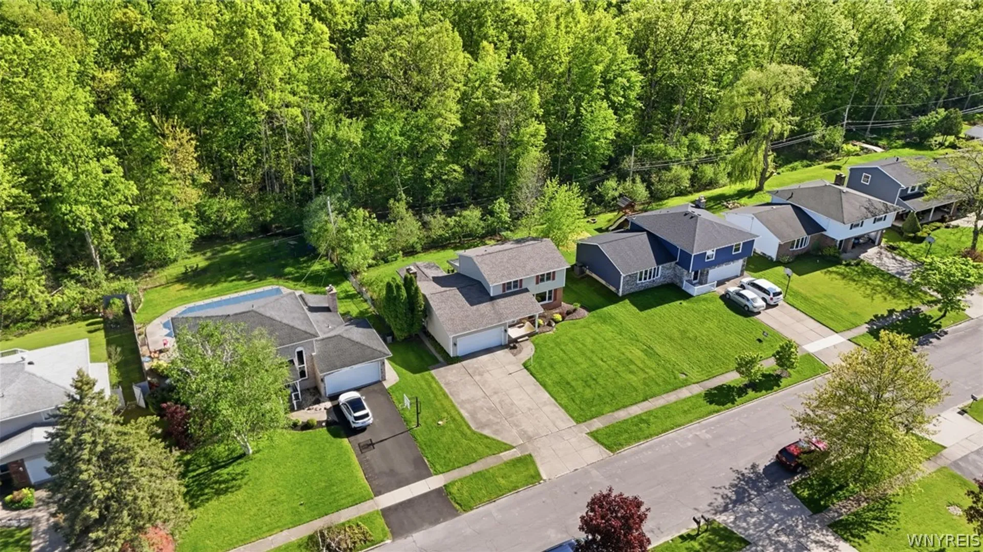 Property at 274 Fareway Lane, Grand Island, NY 14072 45