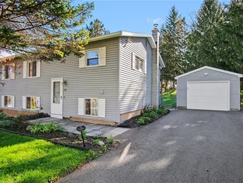 Property at 26 Blueberry Cres, Henrietta, NY 14623