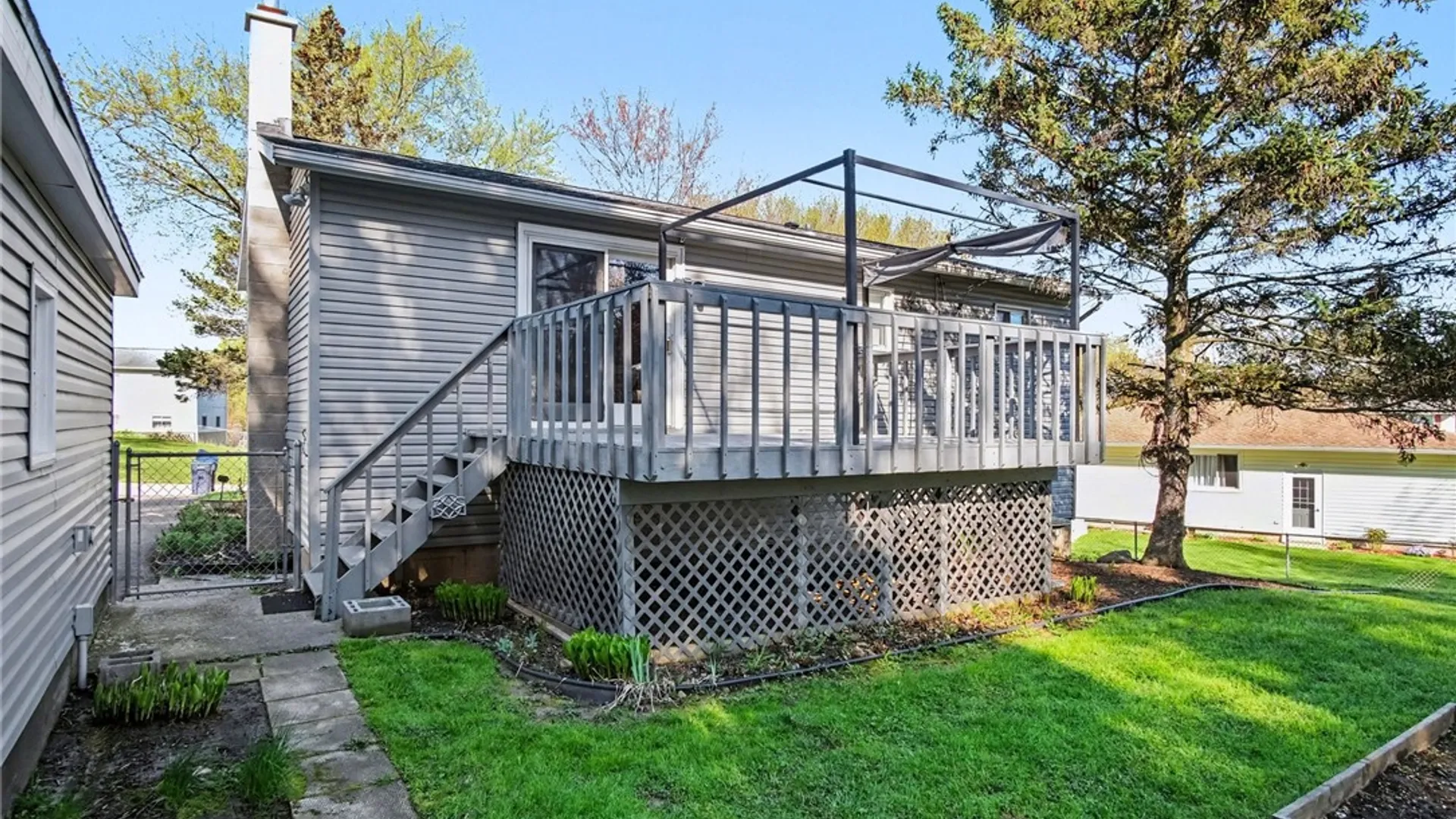 Property at 26 Blueberry Cres, Henrietta, NY 14623 24