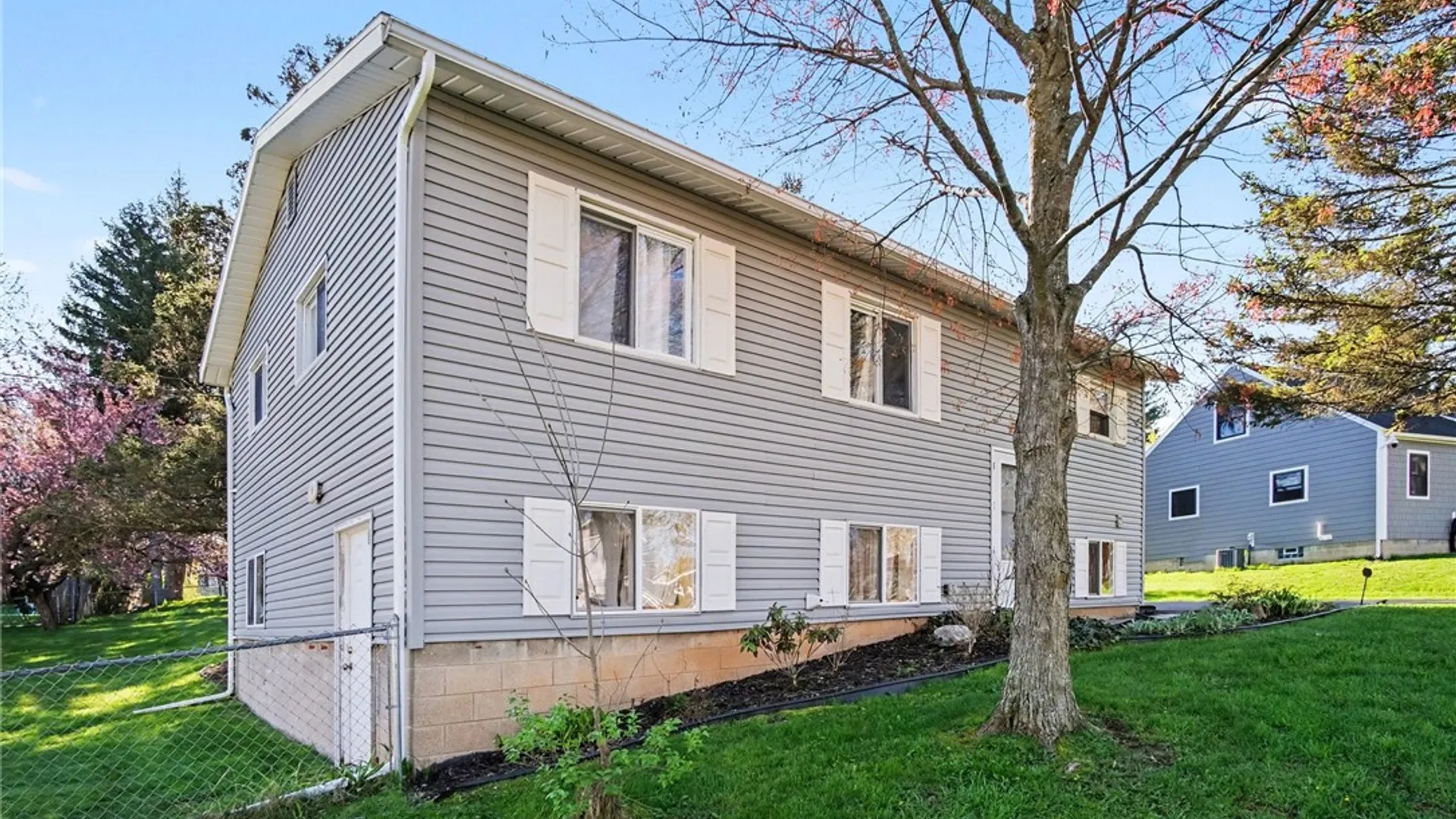 Property at 26 Blueberry Cres, Henrietta, NY 14623 26