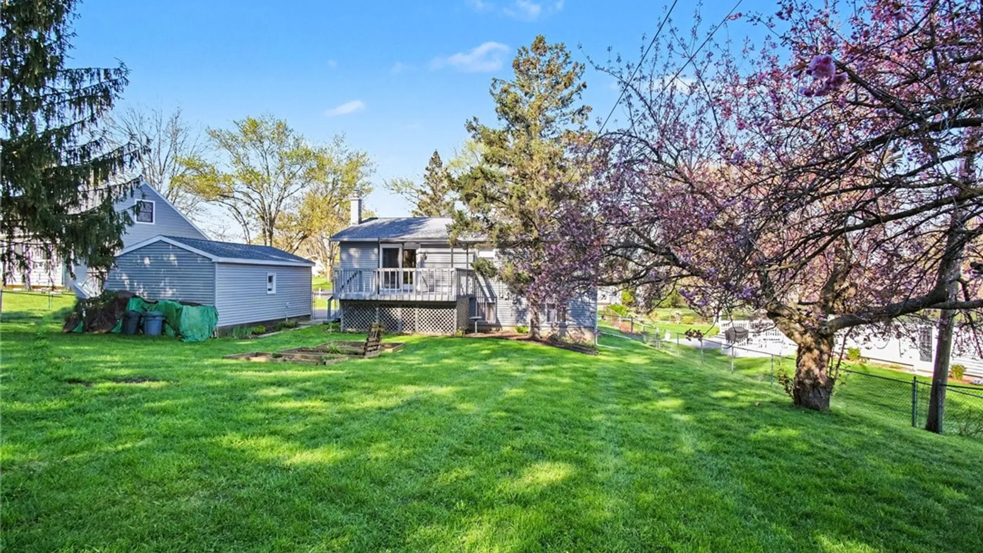 Property at 26 Blueberry Cres, Henrietta, NY 14623 28