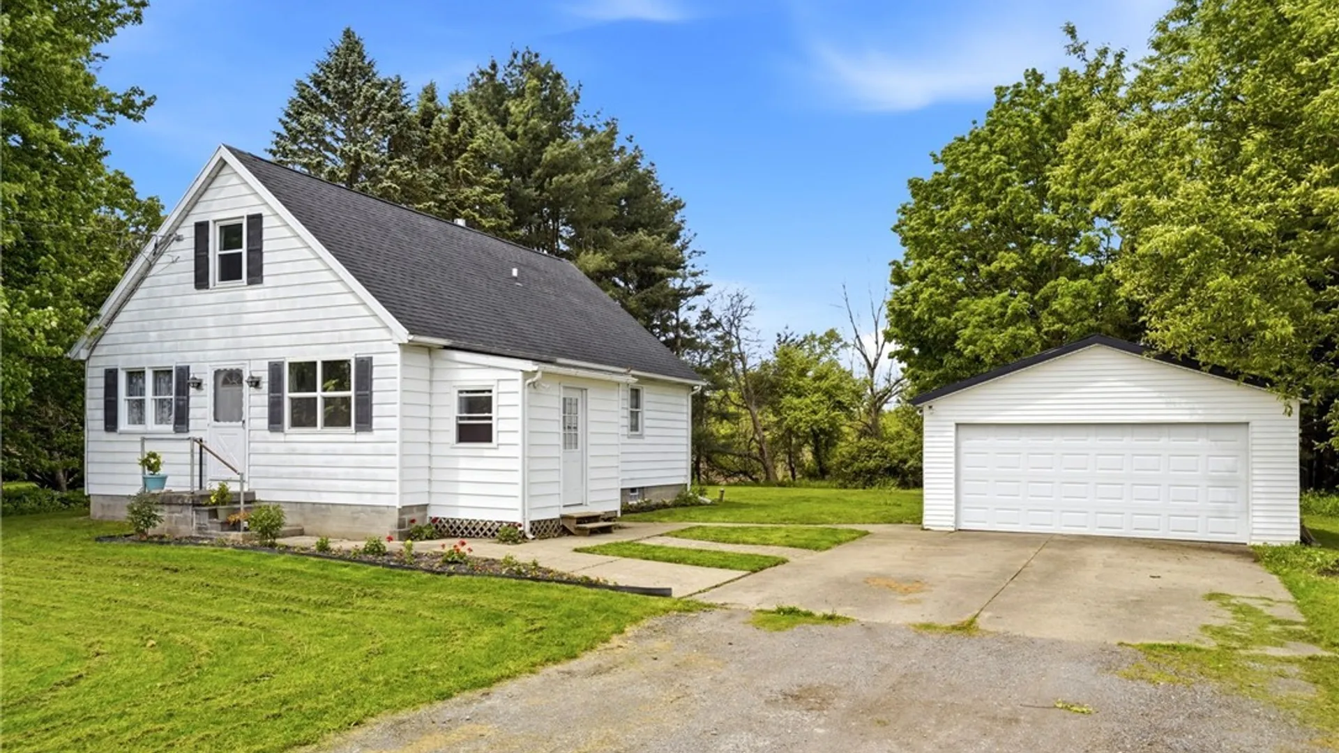 Property at 910 Girdle Road, Elma, NY 14052 2