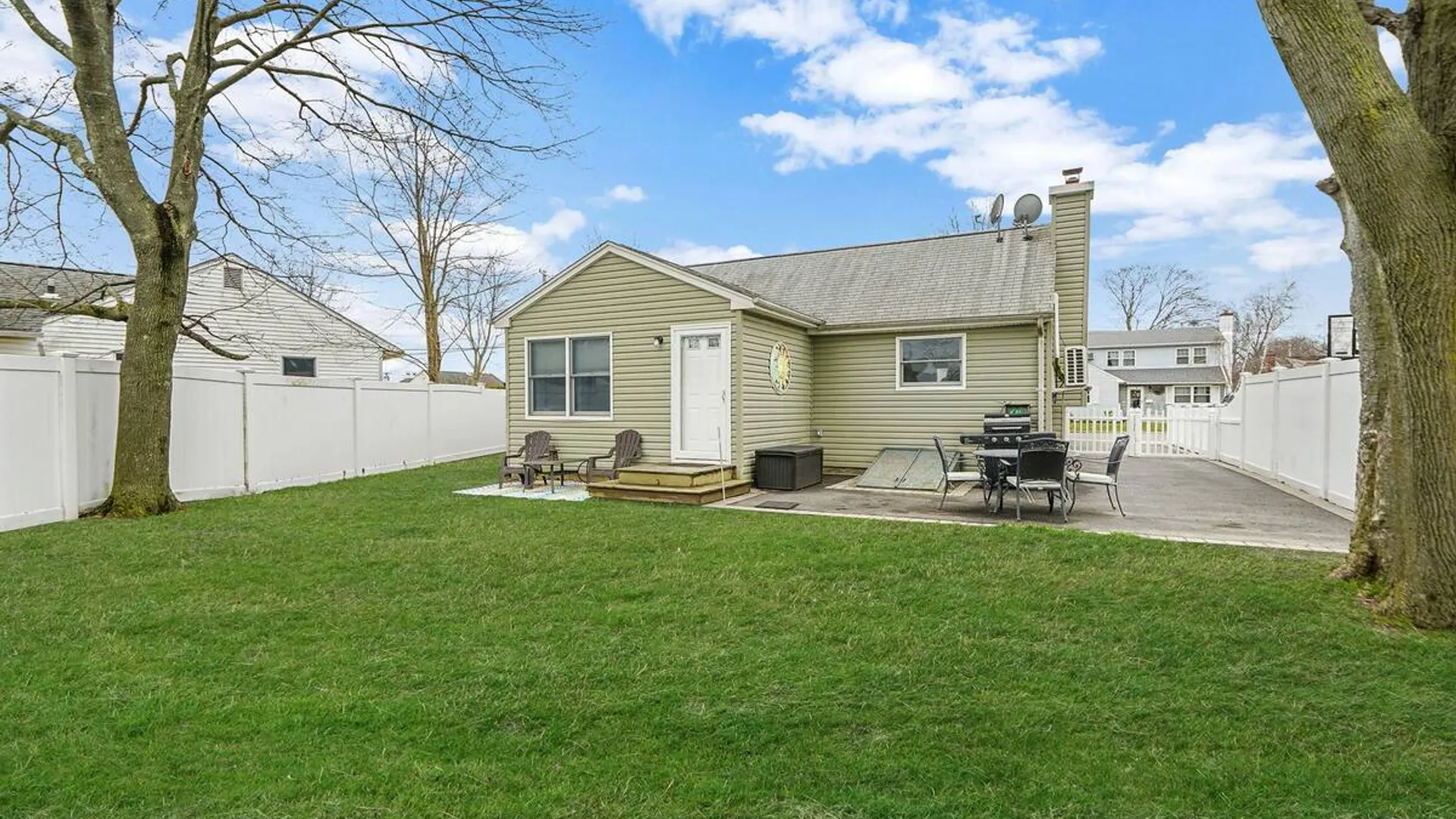 Property at 11 Nehring Avenue, Babylon, NY 11702 22