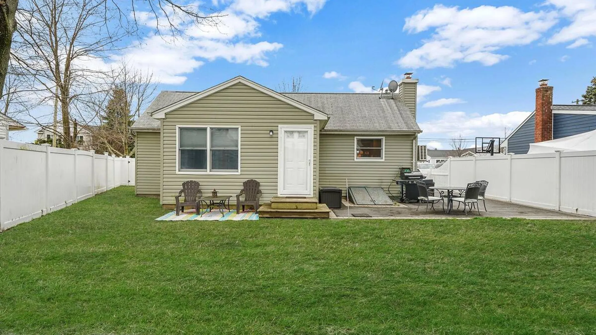 Property at 11 Nehring Avenue, Babylon, NY 11702 24
