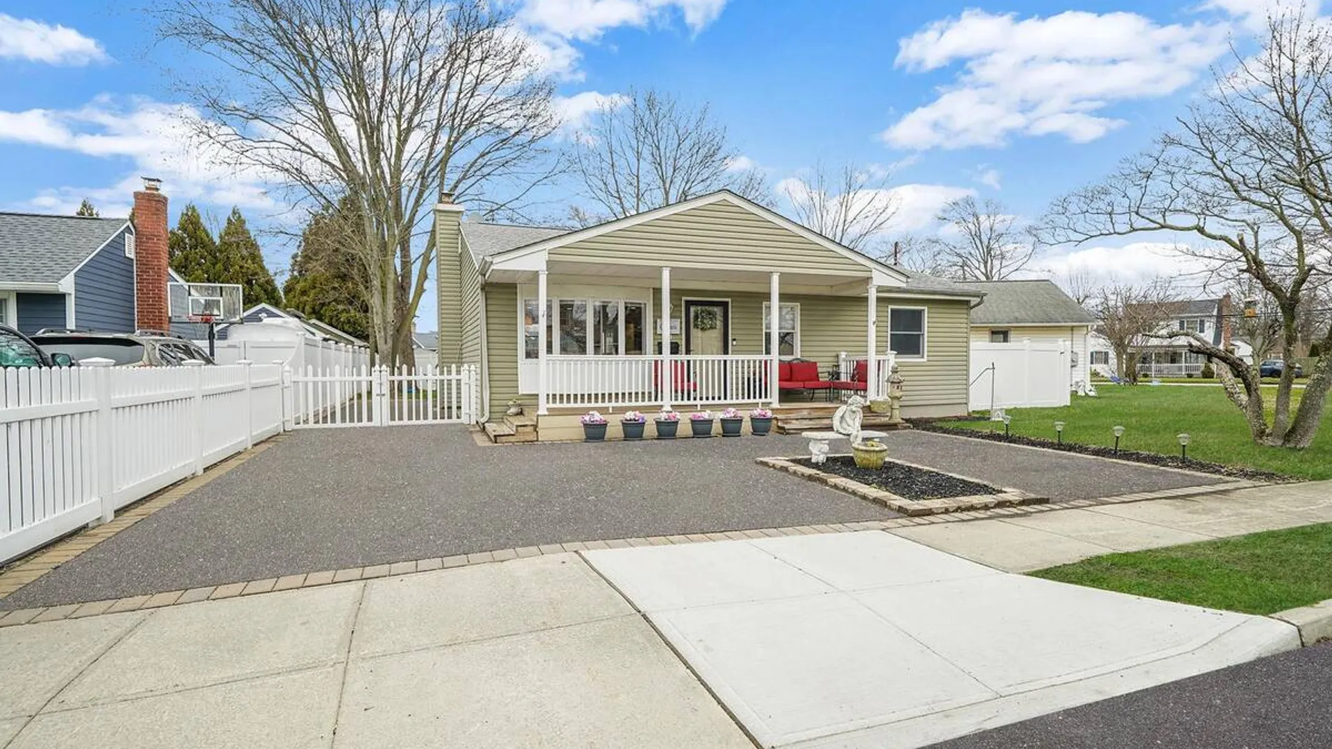 Property at 11 Nehring Avenue, Babylon, NY 11702 4