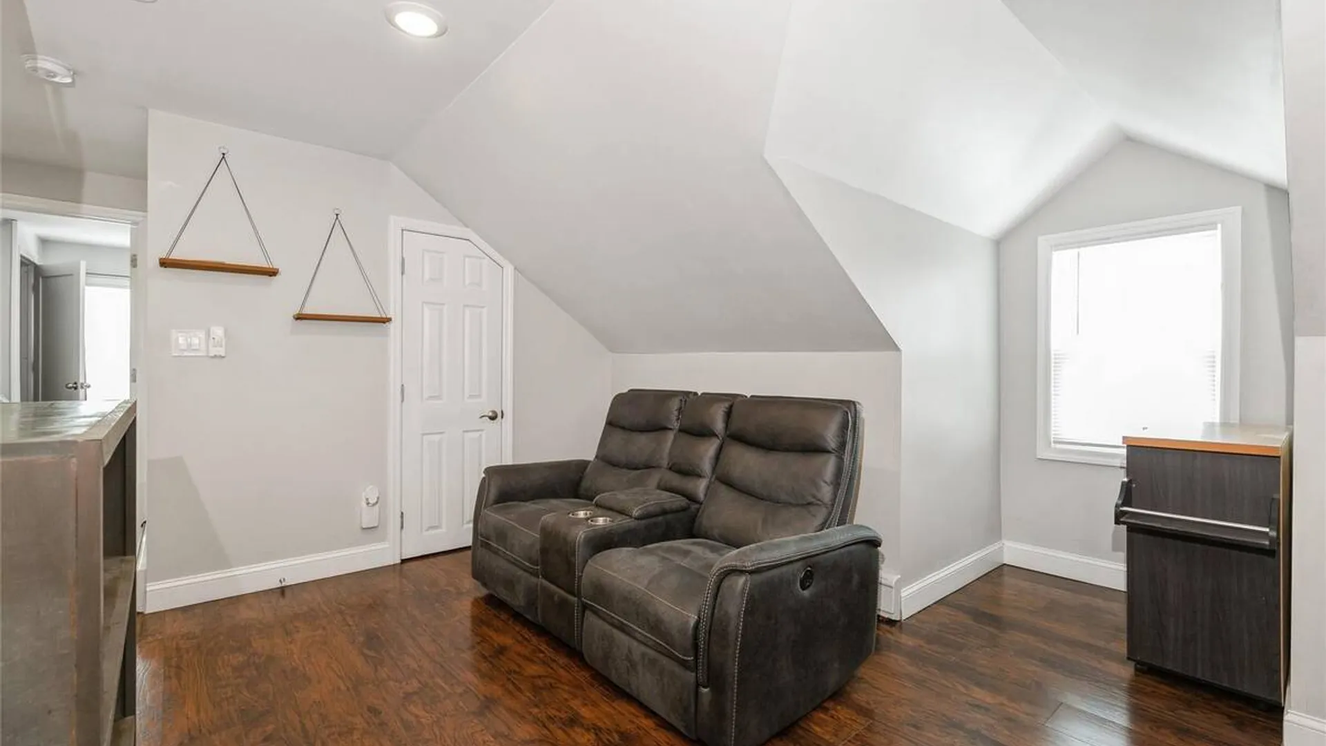 Property at 39 Bay Shore Avenue, Bay Shore, NY 11706 9