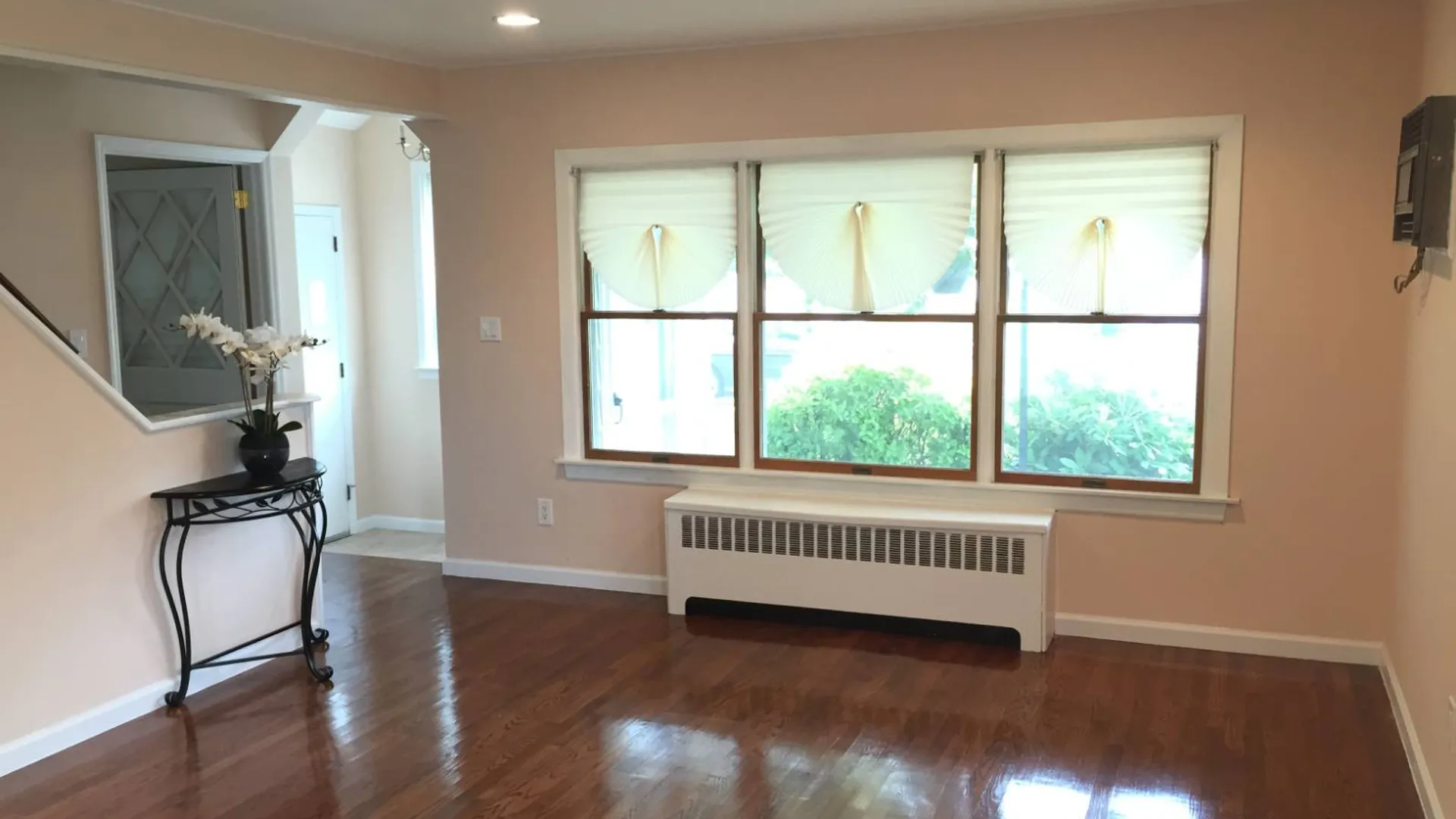 Property at 95 Branton Pl, Albertson, NY 11507 4