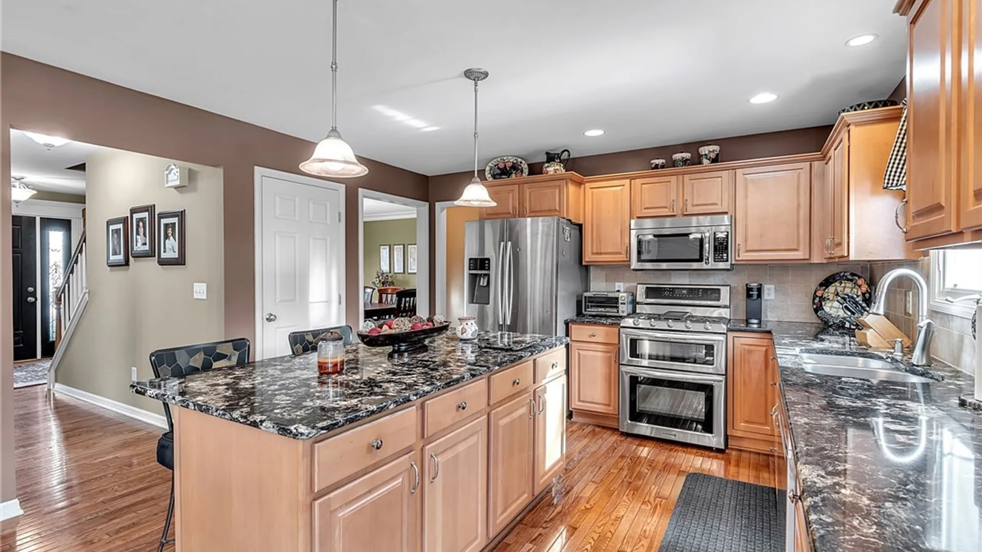 Property at 16 S Parrish Court, Amherst, NY 14228 11