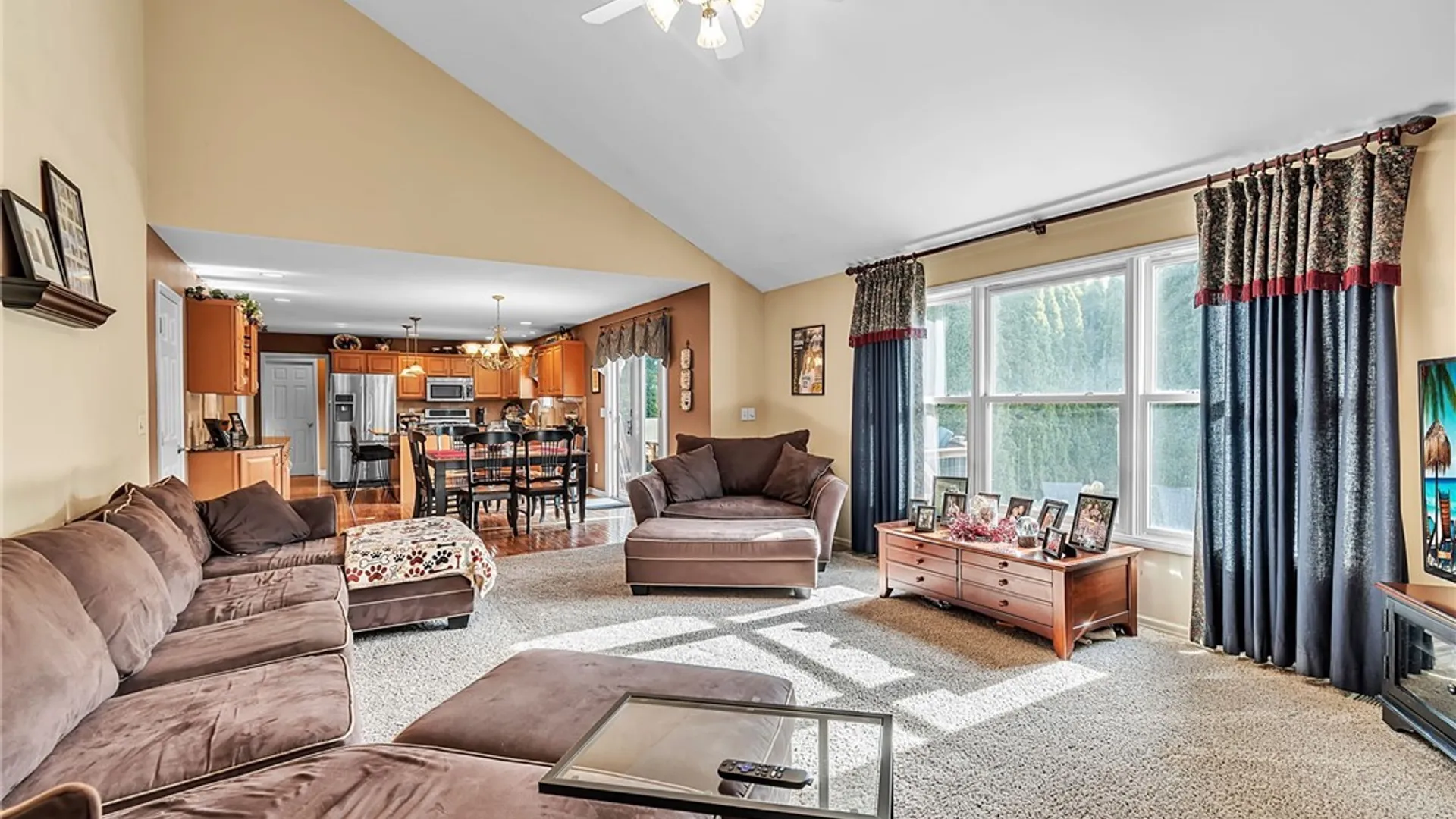 Property at 16 S Parrish Court, Amherst, NY 14228 16