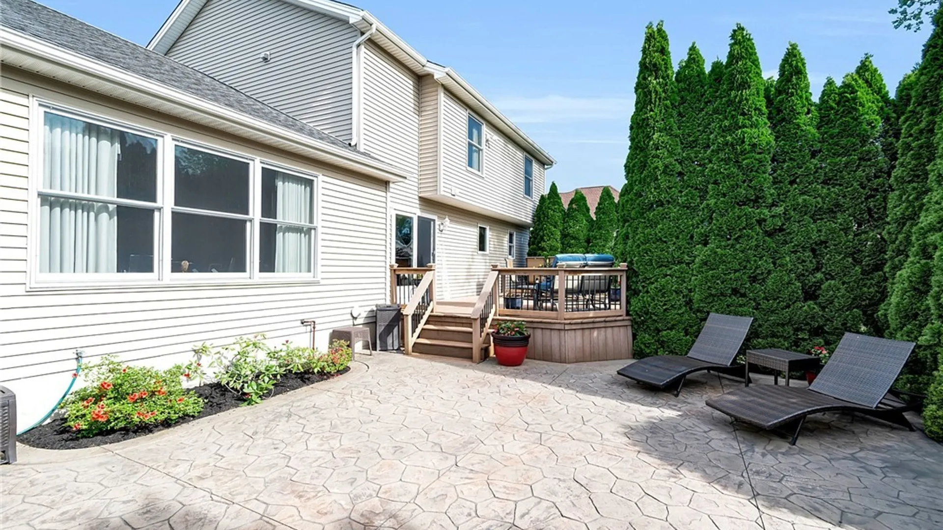 Property at 16 S Parrish Court, Amherst, NY 14228 44