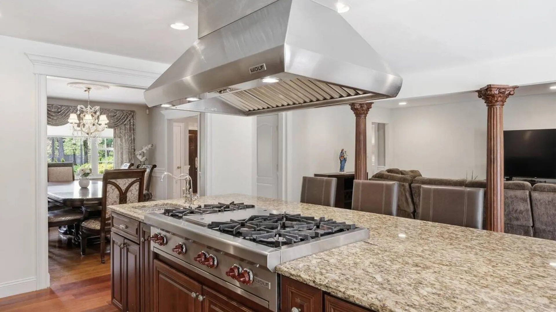 Property at 9 Arista Court, Dix Hills, NY 11746 13