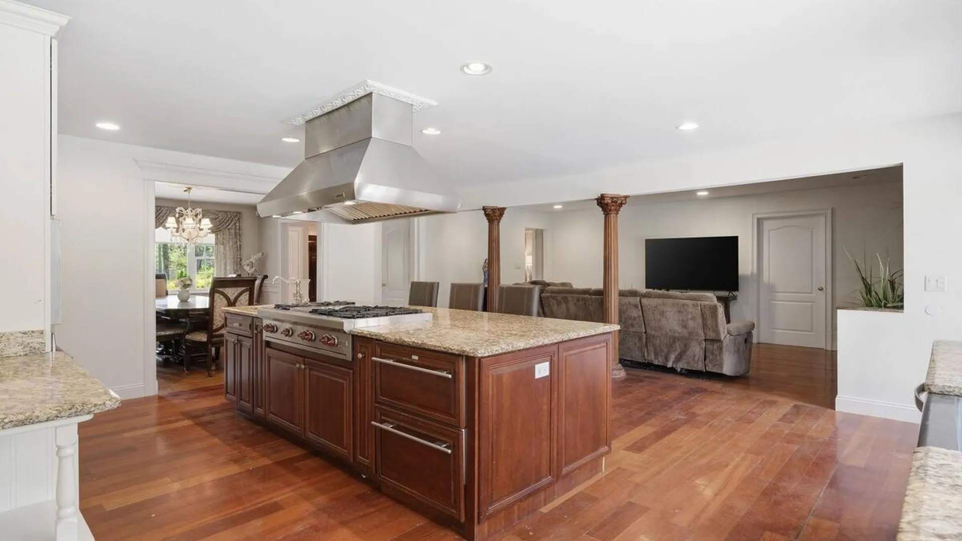 Property at 9 Arista Court, Dix Hills, NY 11746 14