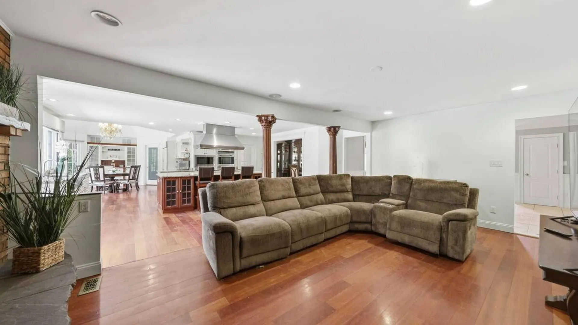 Property at 9 Arista Court, Dix Hills, NY 11746 17